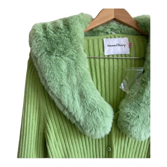 🎈SOLD HOUSE OF SUNNY Lime ribbed cardigan with faux fur cuffs and collar 4 - Picture 9 of 16